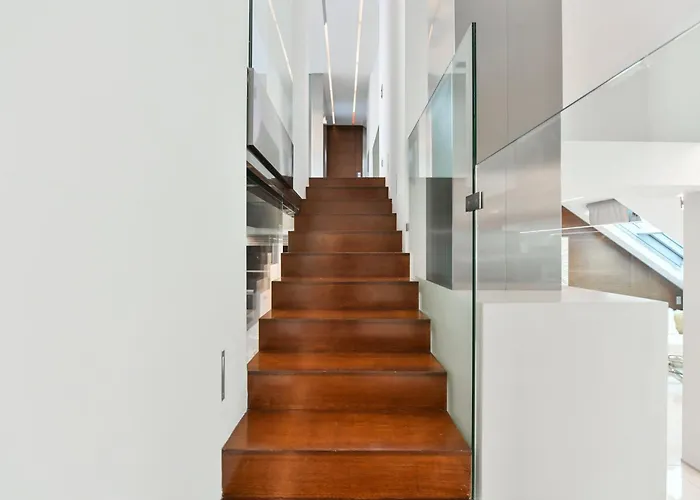 Presidential Penthouse, 303M2, Jacuzzi On Terrace, Sauna, 6Bdrm, 4Bthrm, Ac, Lift