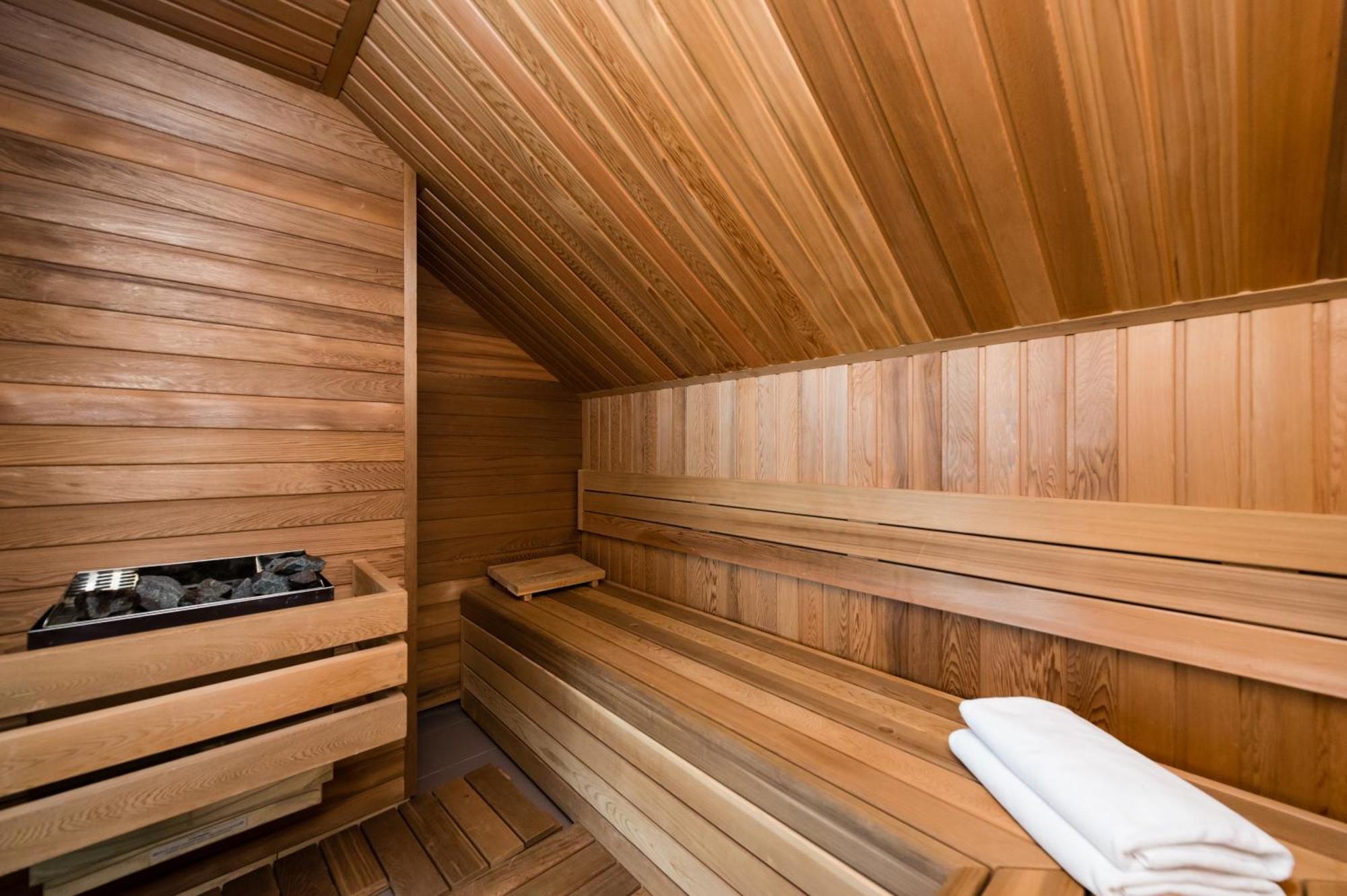 Presidential Penthouse, 303m2, Jacuzzi On Terrace, Sauna, 6bdrm, 4bthrm, Ac, Lift Apartment Prag
