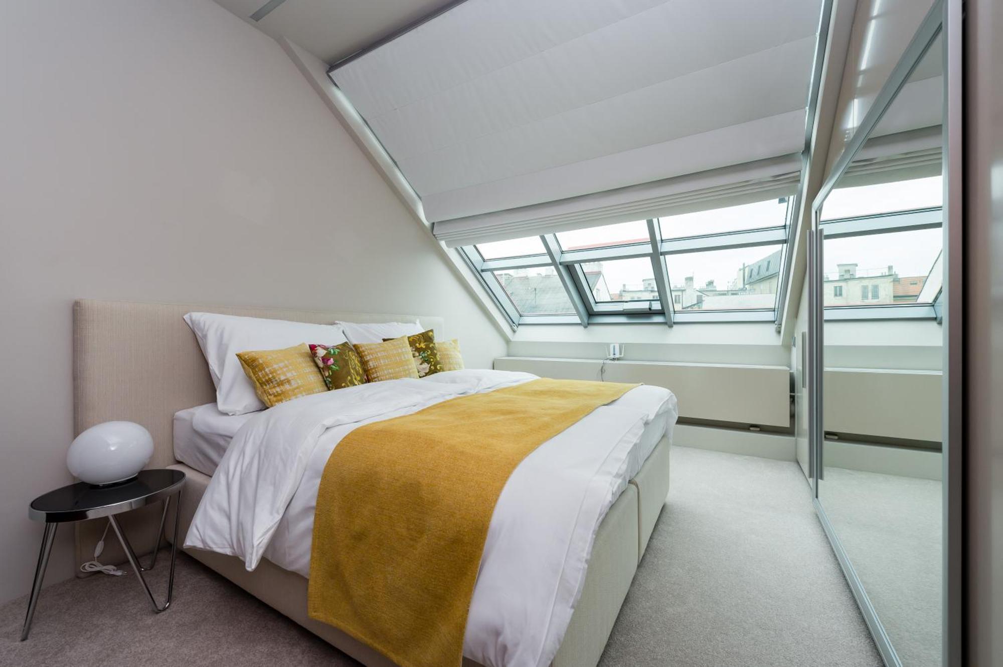 Presidential Penthouse, 303m2, Jacuzzi On Terrace, Sauna, 6bdrm, 4bthrm, Ac, Lift Apartment Prag